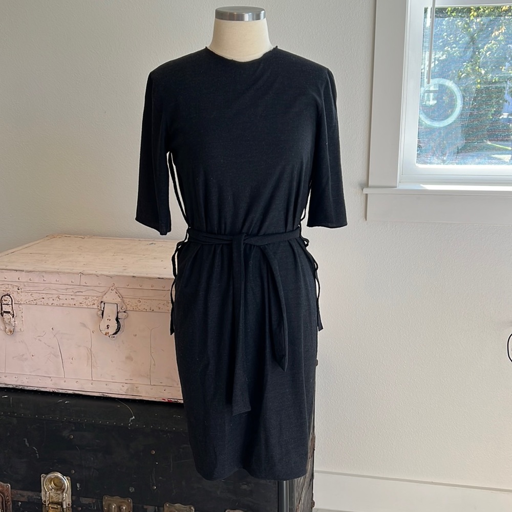 LANVIN HIVER 2004 ALBER ELBAZ OPEN BACK KNOT WOOL DRESS